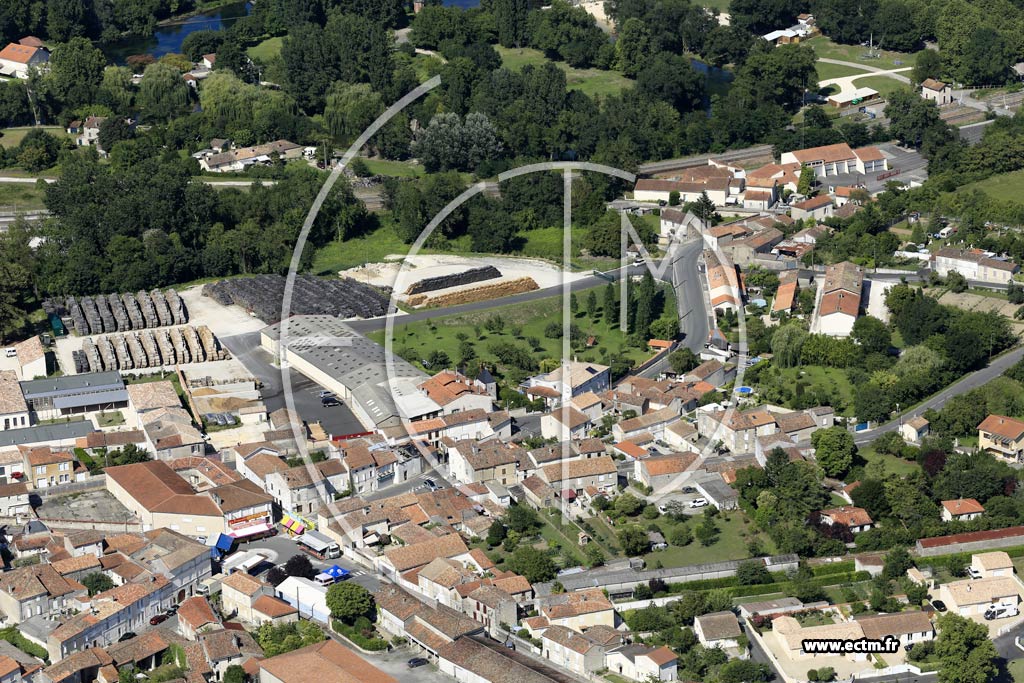 Photo arienne de Chteauneuf-sur-Charente (Est)