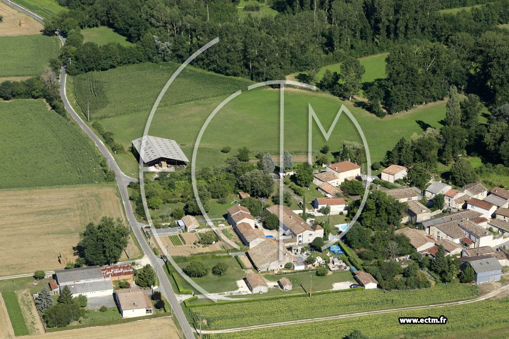 Photo arienne de Montignac-Charente (le Tapis)