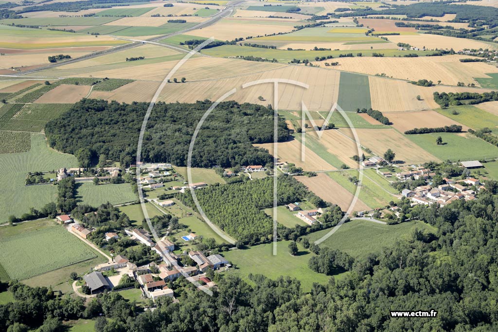 Photo arienne de Montignac-Charente (les Boiteaux - le Tapis - Logis de Lugrat)