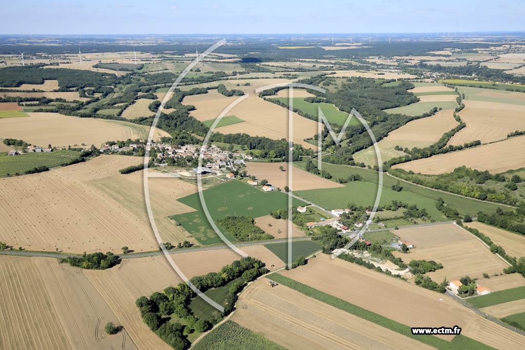 Photo arienne de Saint-Amant-de-Boixe (la Fichre)