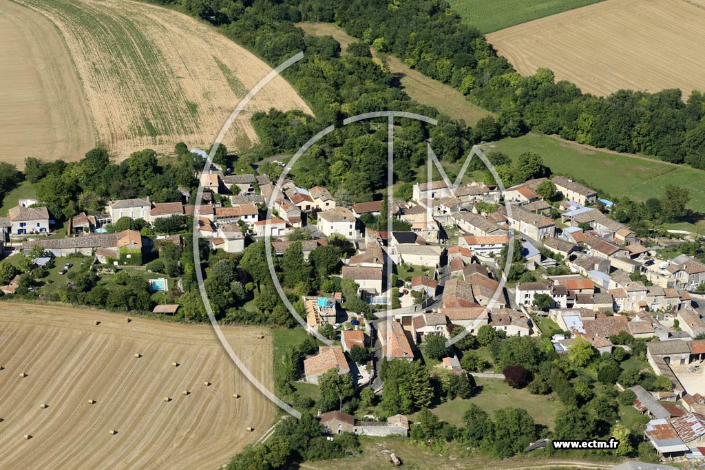 Photo arienne de Saint-Amant-de-Boixe (la Fichre)