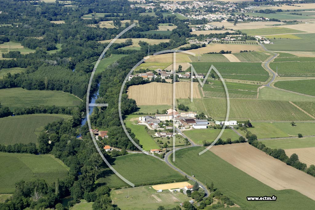 Photo arienne de Vars (le Moulin de Ce - Logis de Ce)