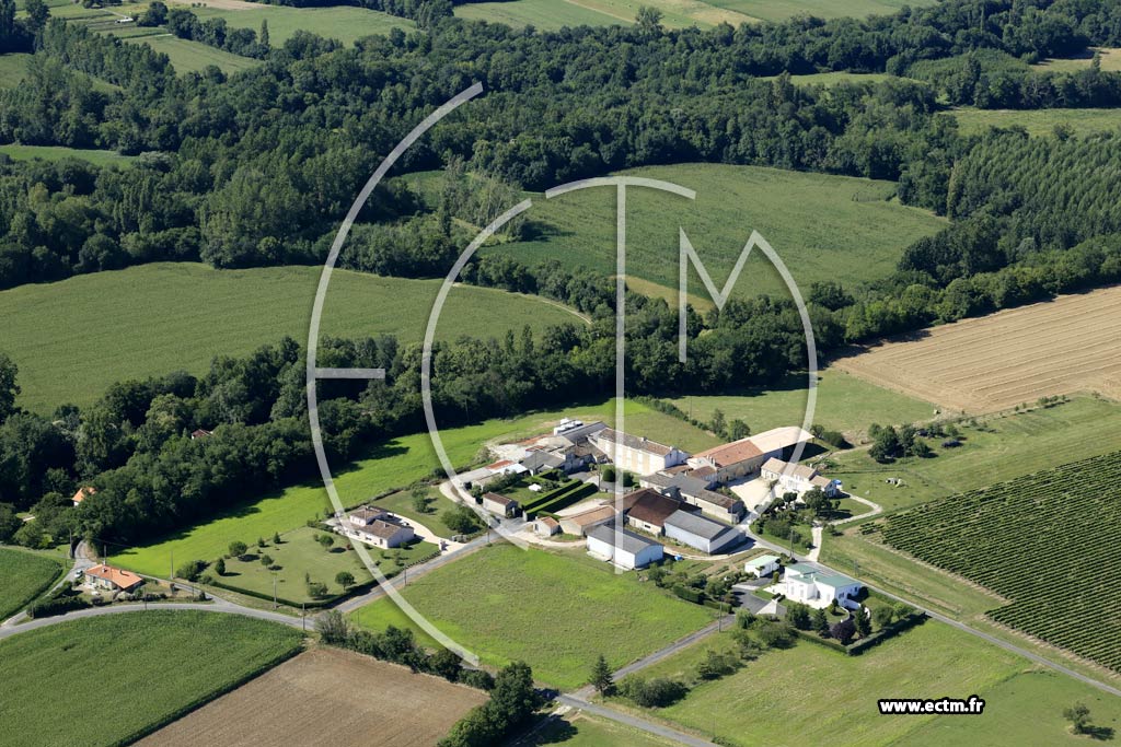 Photo arienne de Vars (Logis de Ce)