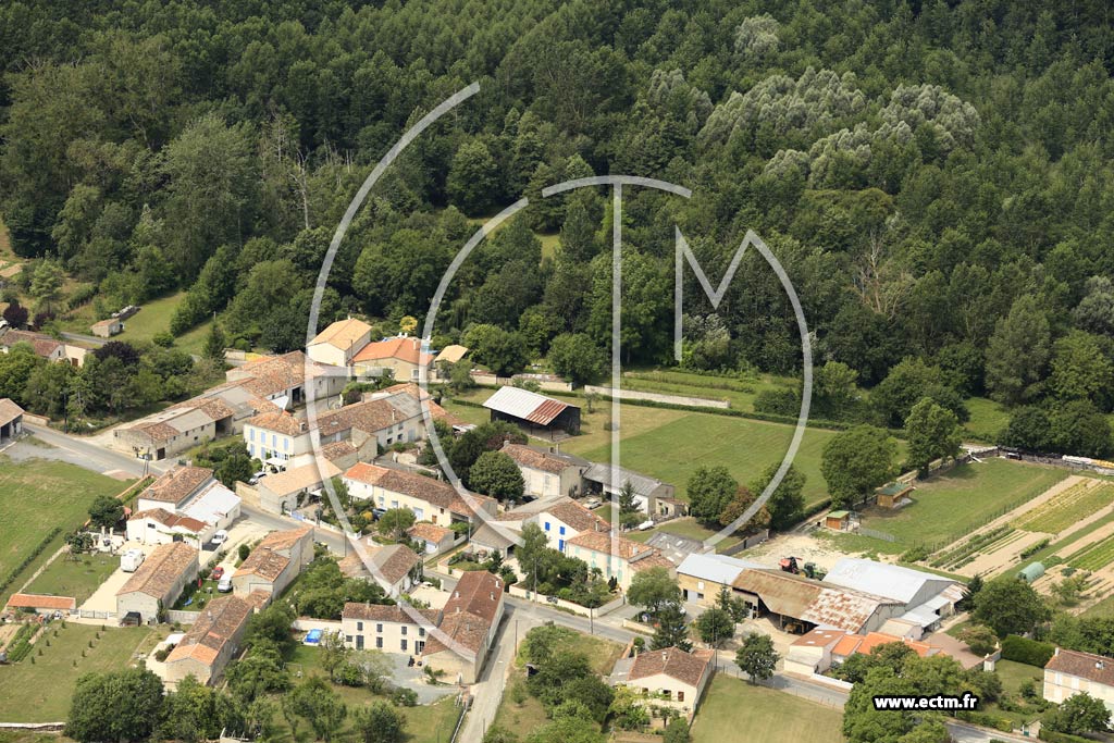 Photo arienne de Les glises-d'Argenteuil (Pouzou)