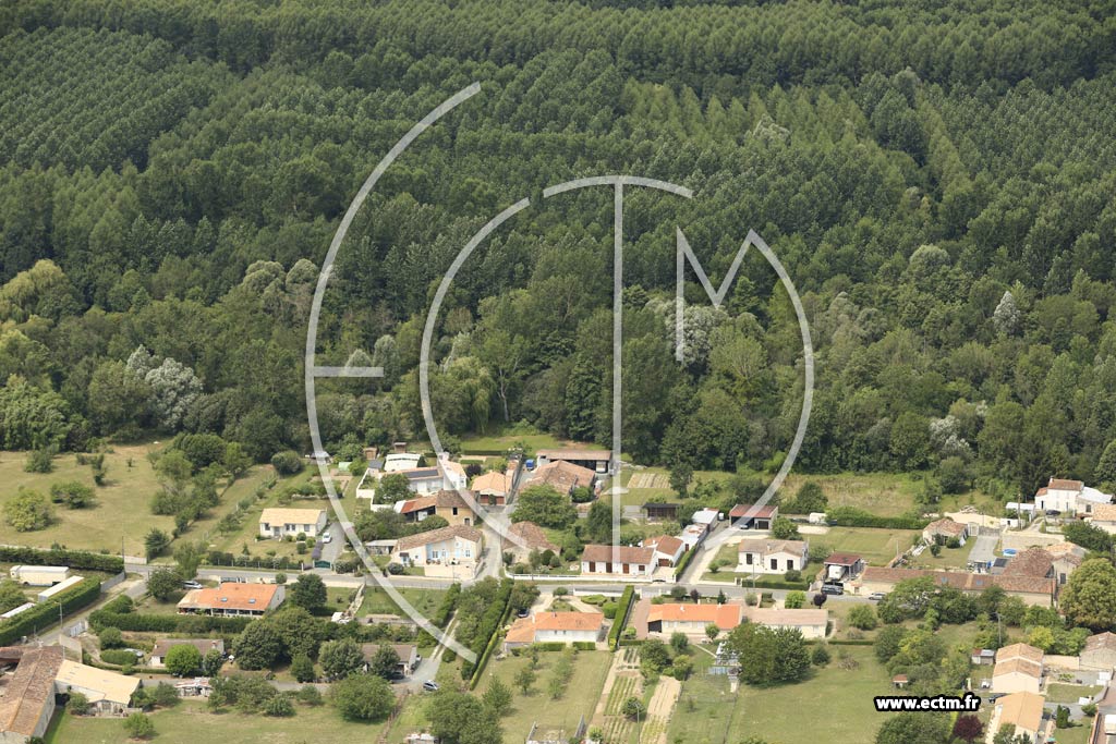 Photo arienne de Les glises-d'Argenteuil (Pouzou)