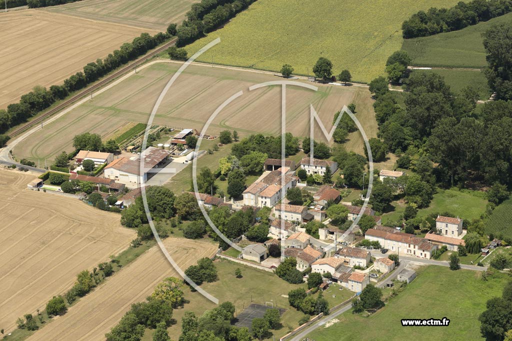 Photo arienne de Saint-Denis-du-Pin (les Nivards)