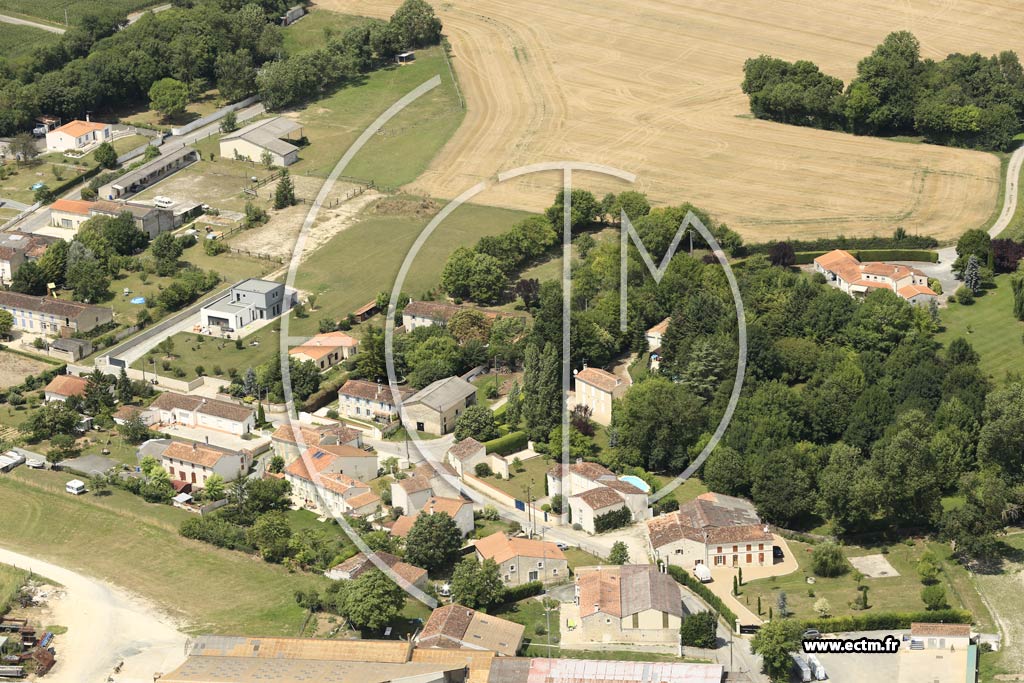 Photo arienne de Saint-Denis-du-Pin (les suires)