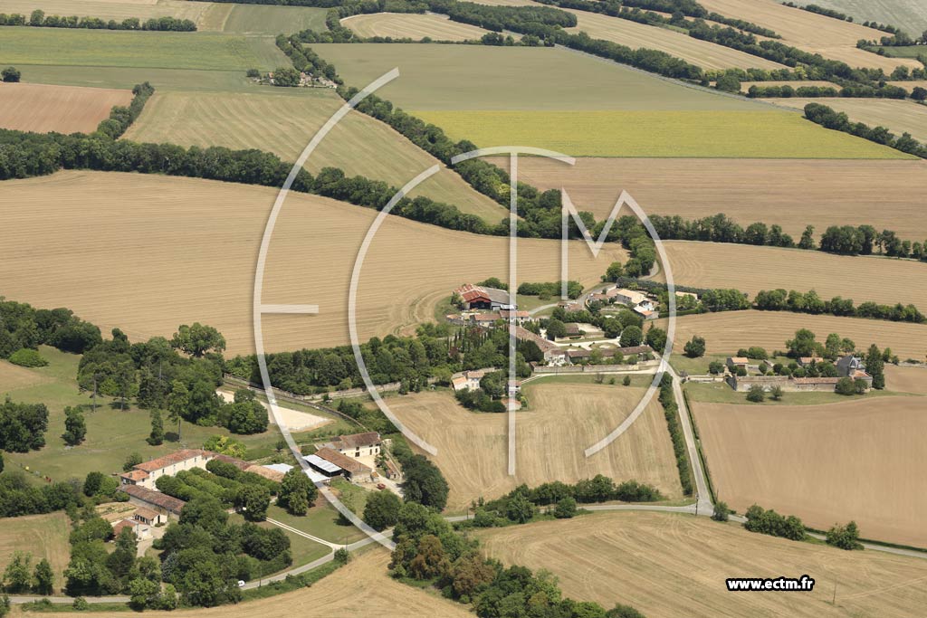 Photo arienne de Saint-Denis-du-Pin (Puy Chevrier)