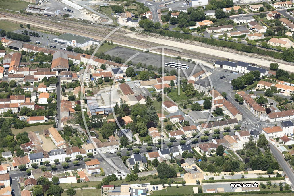 Photo arienne de Saint-Jean-d'Angly (Est)
