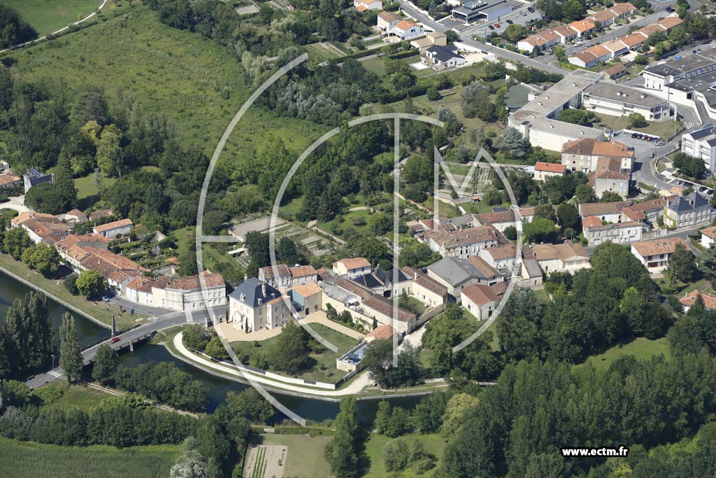 Photo arienne de Saint-Jean-d'Angly (Faubourg d'Aunis)