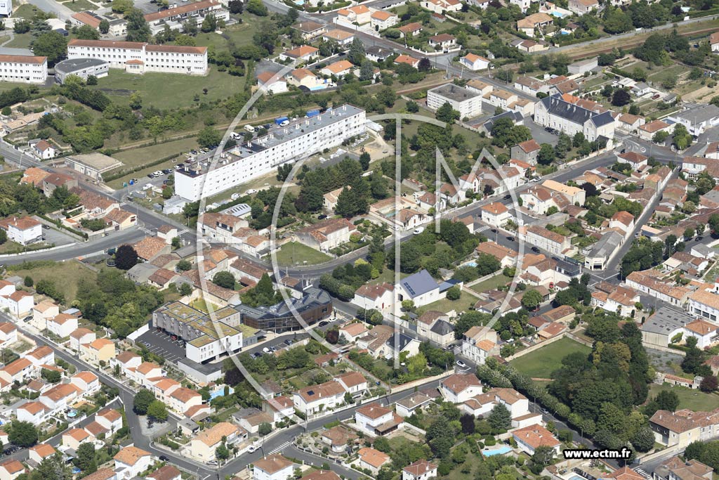 Photo arienne de Saint-Jean-d'Angly (Faubourg de Niort)
