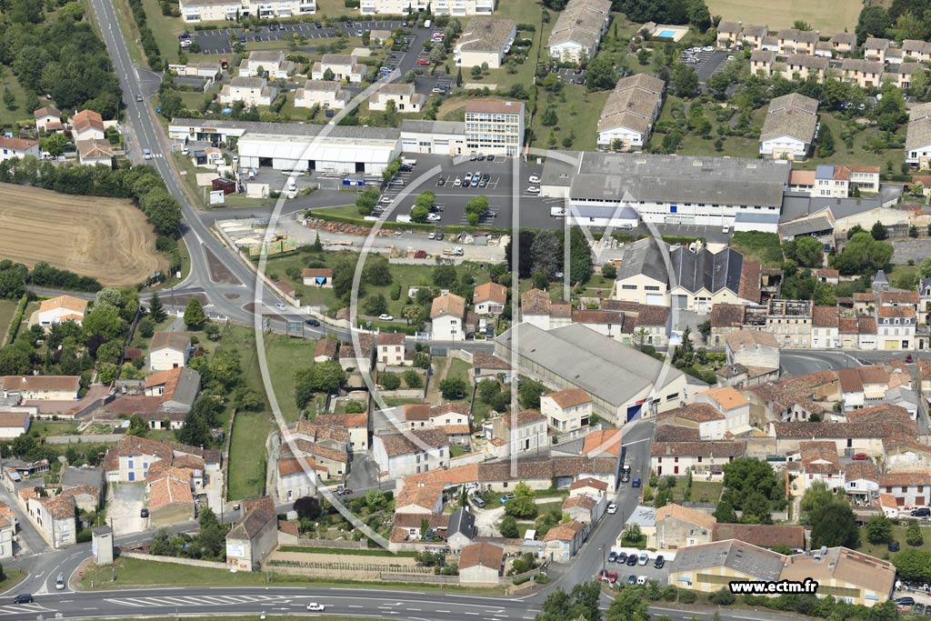 Photo arienne de Saint-Jean-d'Angly (l'tore)