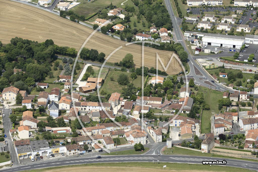 Photo arienne de Saint-Jean-d'Angly (l'tore)