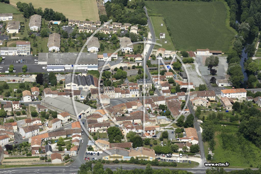 Photo arienne de Saint-Jean-d'Angly (l'tore)