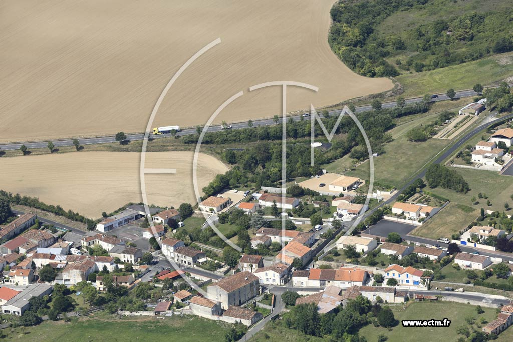 Photo arienne de Saint-Jean-d'Angly (Ouest)