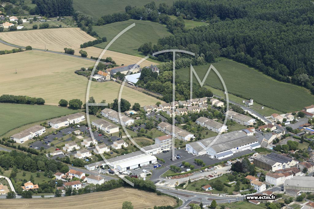 Photo arienne de Saint-Jean-d'Angly (Sud)