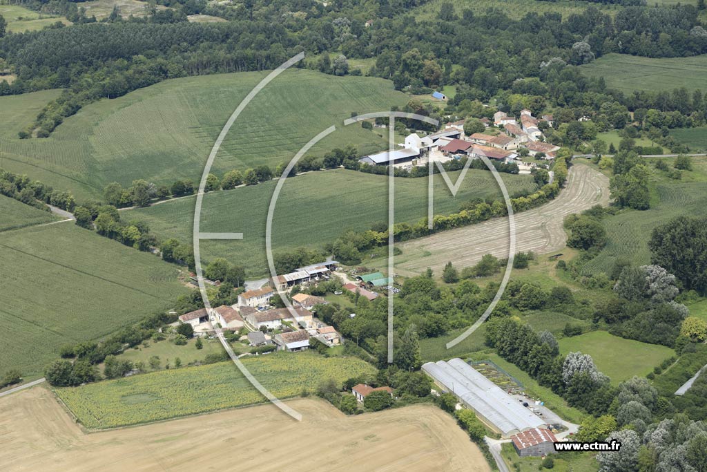 Photo arienne de Saint-Julien-de-l'Escap