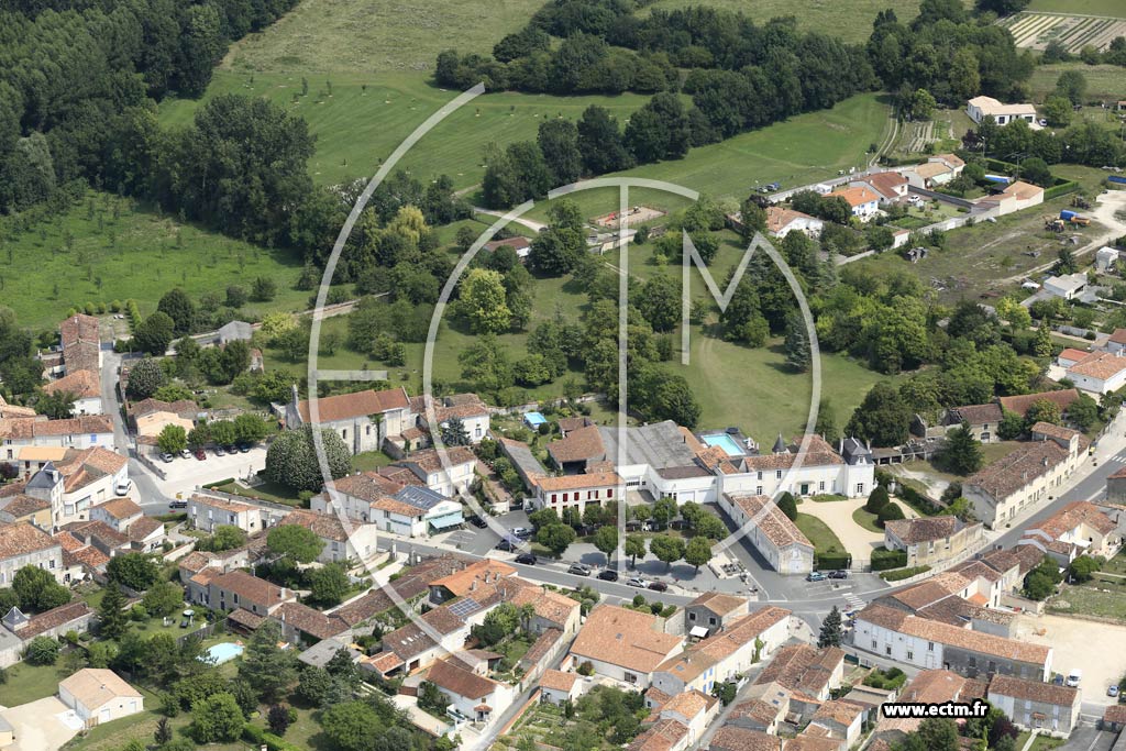 Photo arienne de Saint-Julien-de-l'Escap
