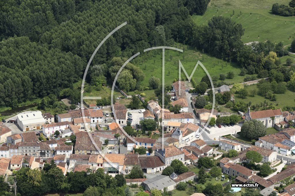 Photo arienne de Saint-Julien-de-l'Escap