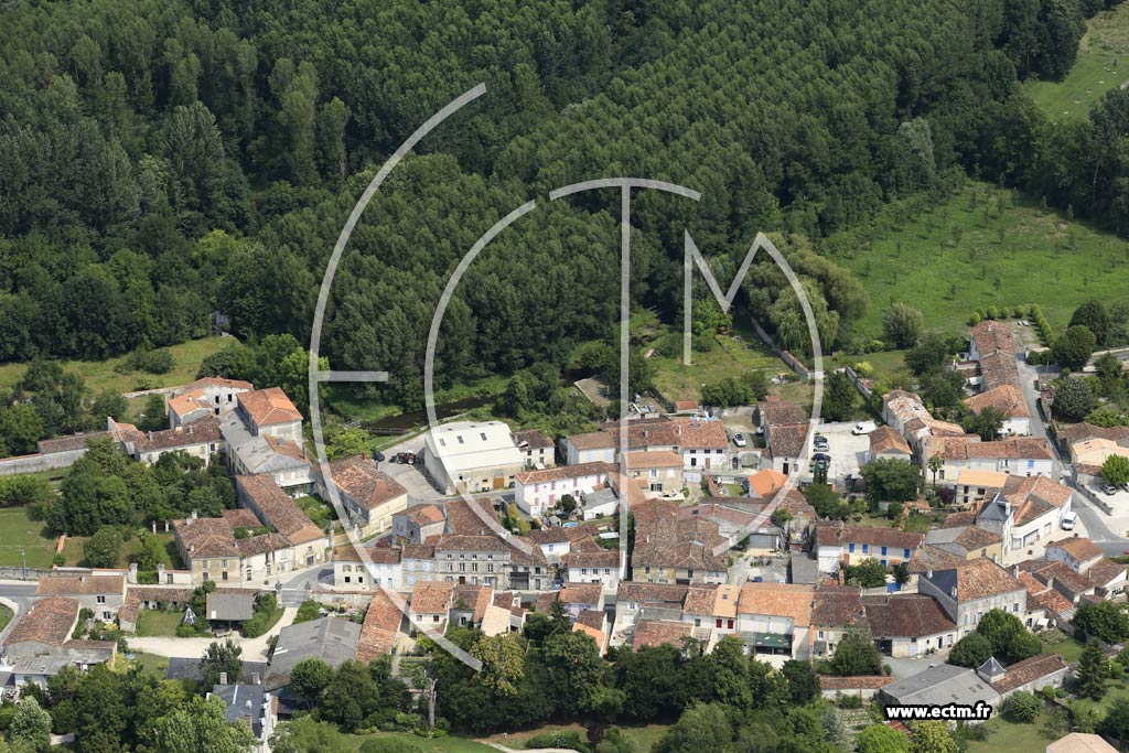 Photo arienne de Saint-Julien-de-l'Escap