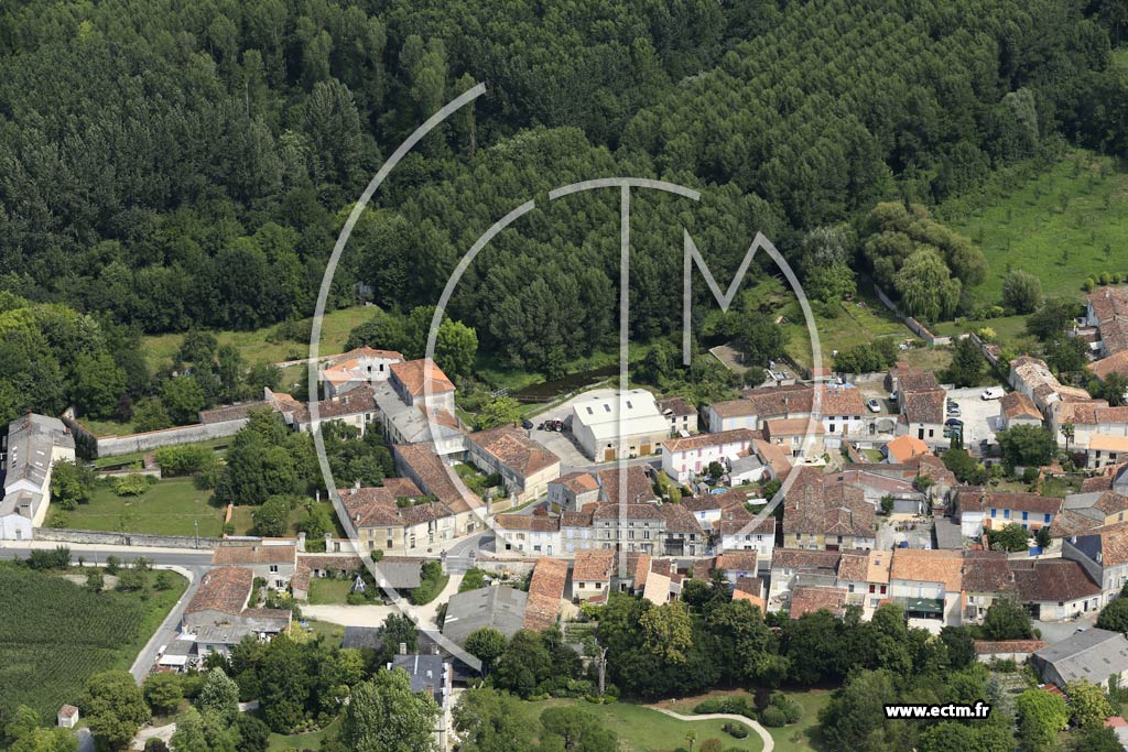 Photo arienne de Saint-Julien-de-l'Escap