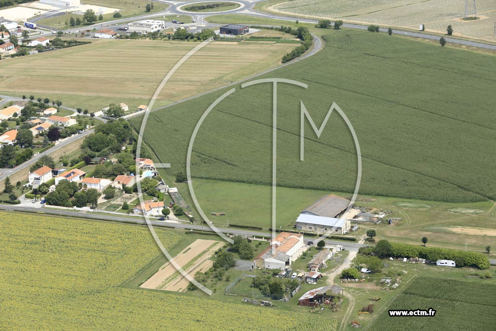Photo arienne de Saint-Julien-de-l'Escap