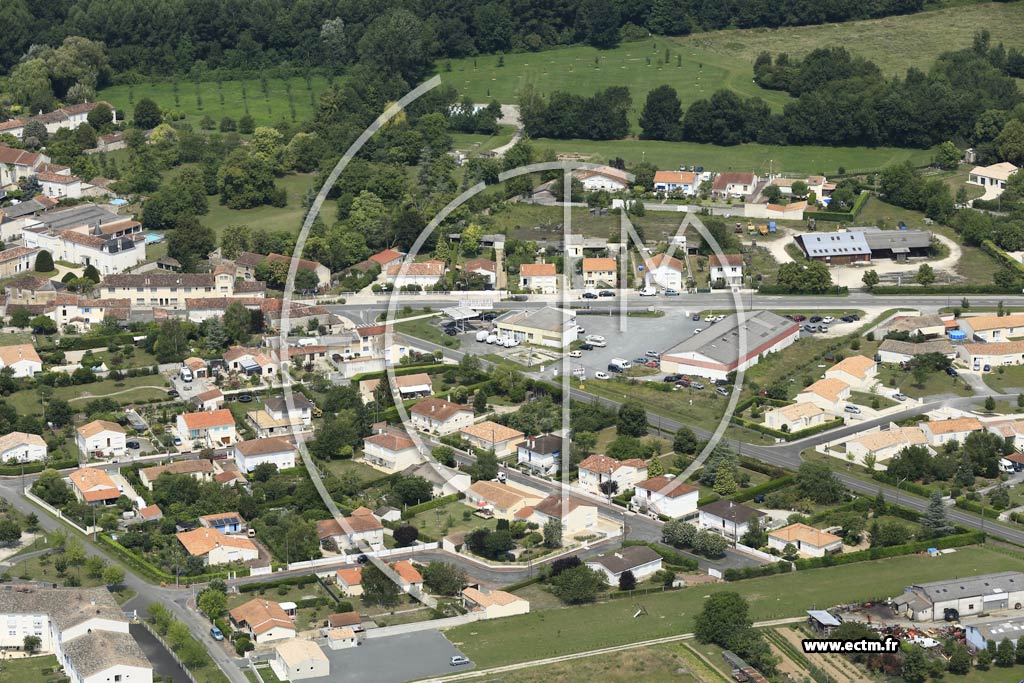 Photo arienne de Saint-Julien-de-l'Escap