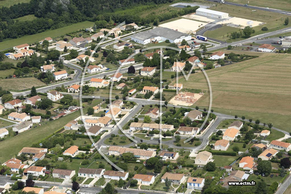 Photo arienne de Saint-Julien-de-l'Escap