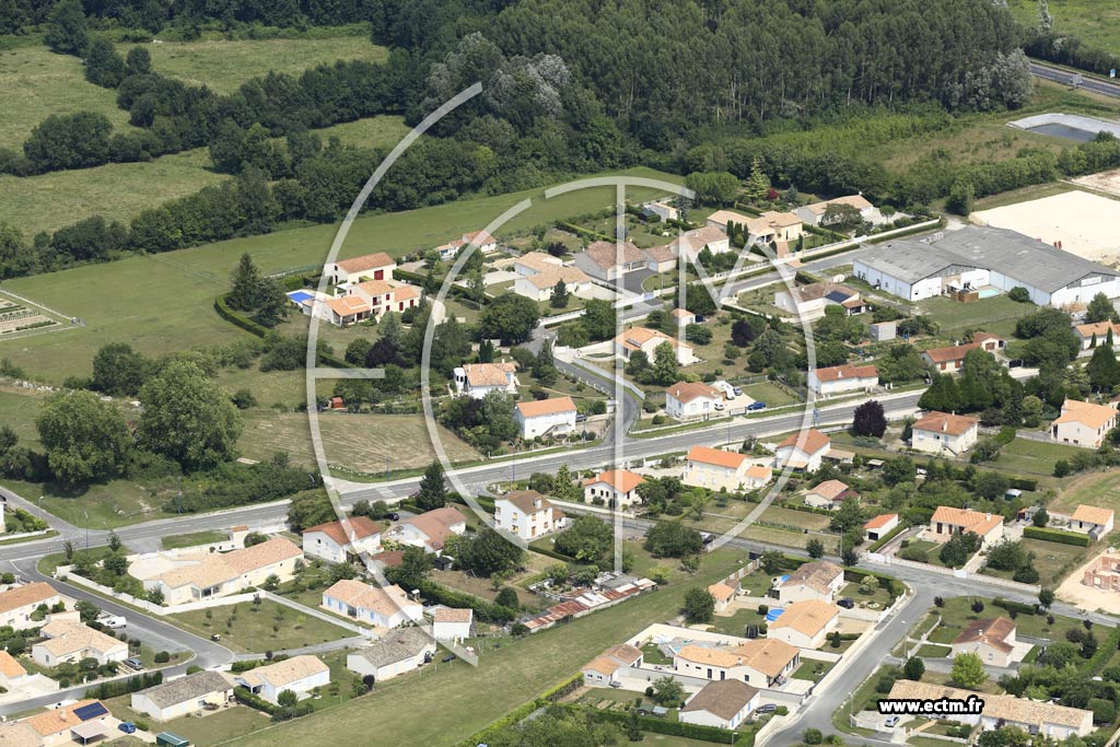Photo arienne de Saint-Julien-de-l'Escap