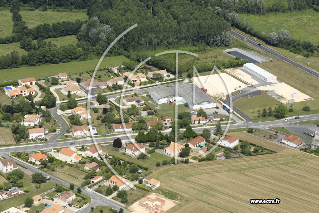 Photo arienne de Saint-Julien-de-l'Escap