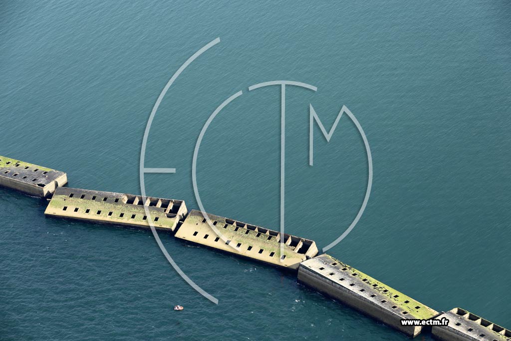 Photo arienne de Manvieux (Port Winston - Vestiges de Pontons)