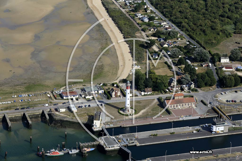 Photo arienne de Ouistreham (Port)