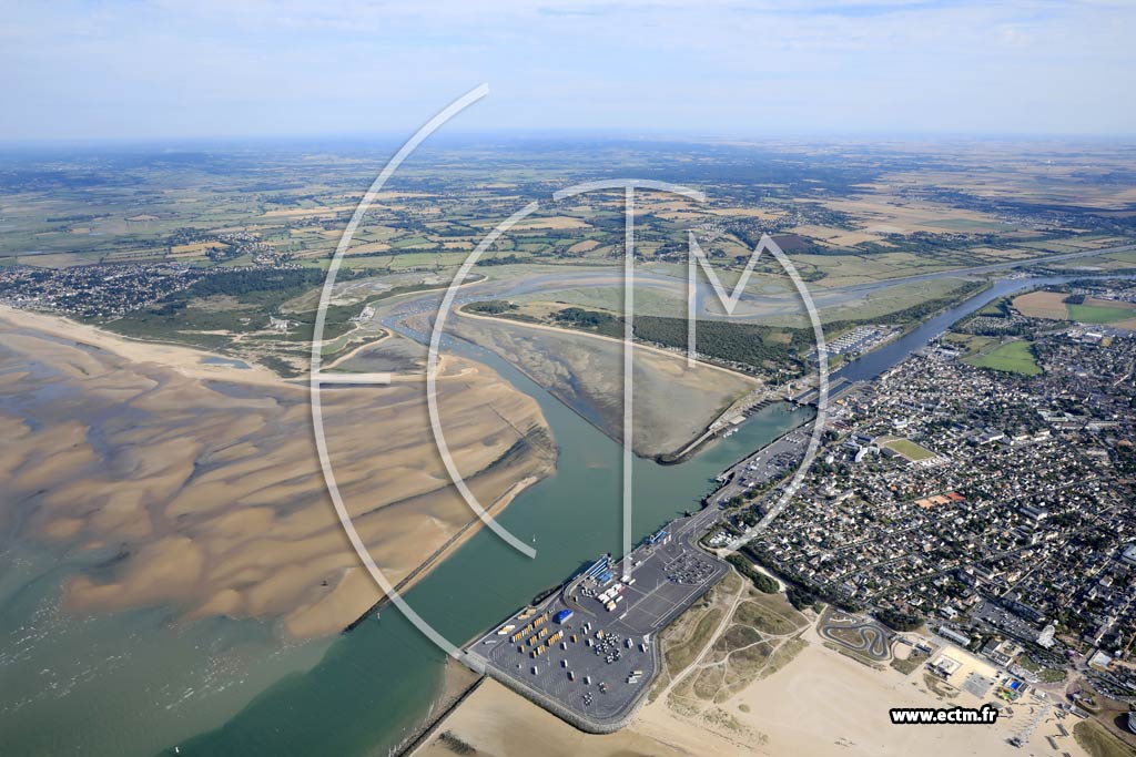 Photo arienne de Ouistreham (Port)