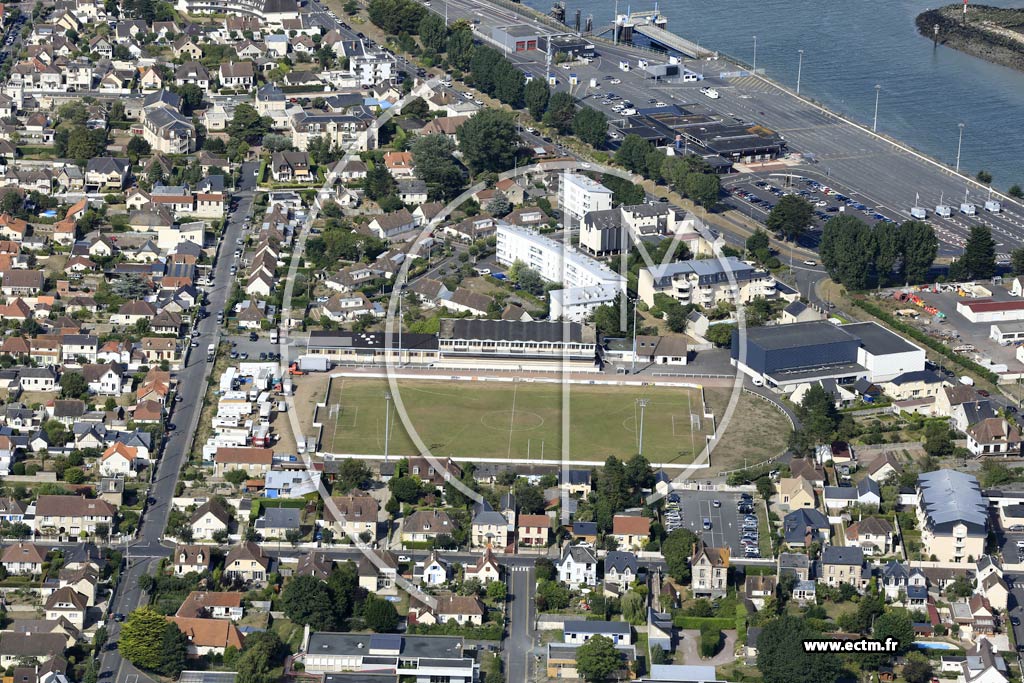 Photo arienne de Ouistreham (Reine-Mathilde - Bourg)