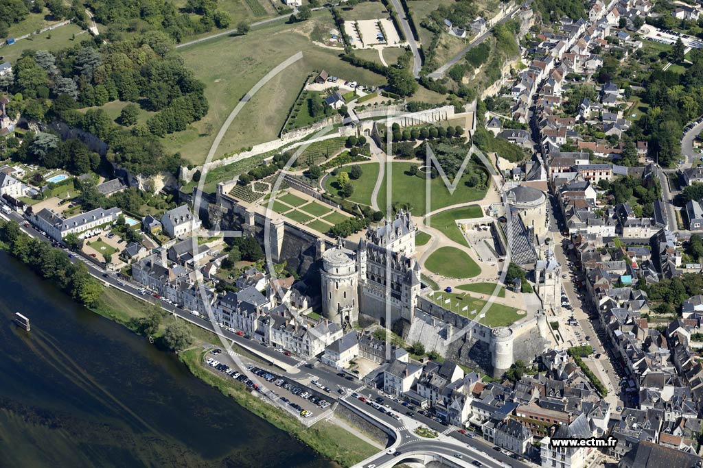 Photo arienne de Amboise (Centre - Chteau Royal d'Amboise)
