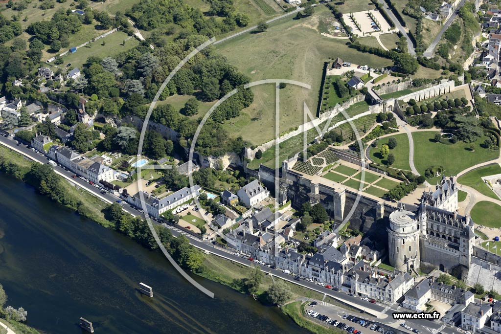 Photo arienne de Amboise (Centre - Chteau Royal d'Amboise)