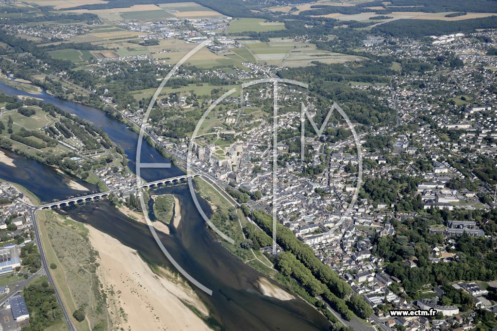 Photo arienne de Amboise (l'Entrepont - Centre - Chteau Royal d'Amboise)