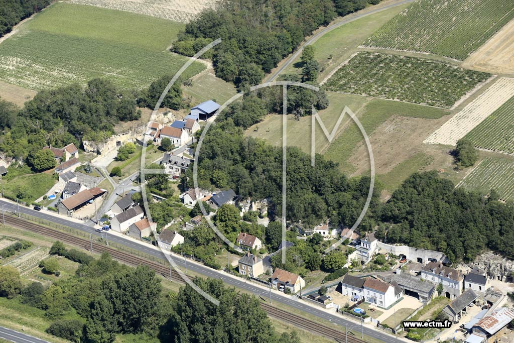 Photo arienne de La Croix-en-Touraine (les Caves)