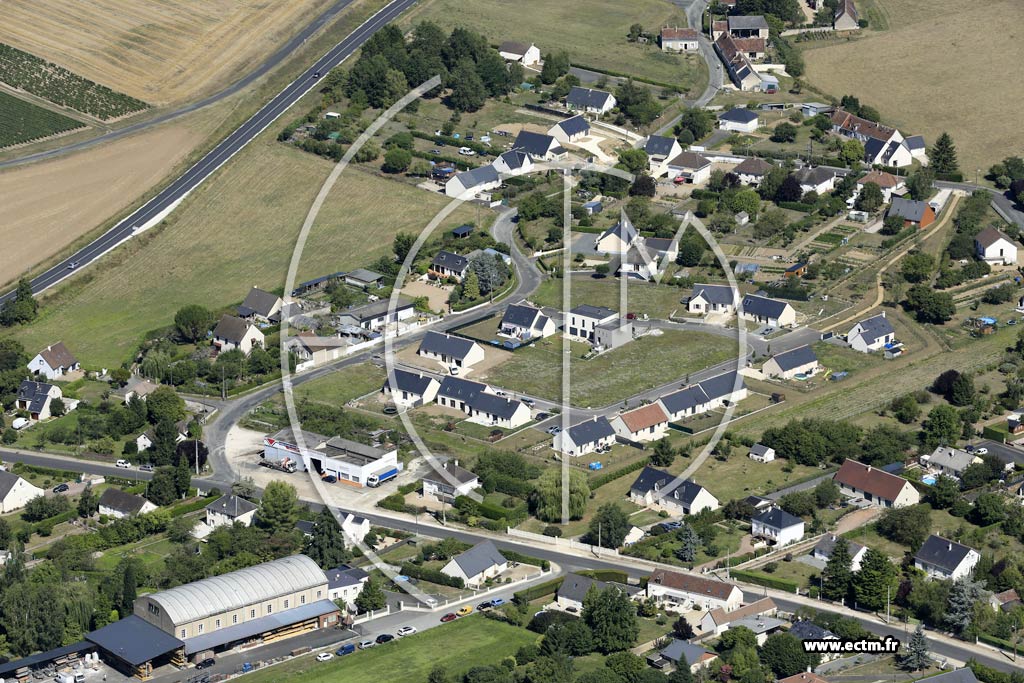 Photo arienne de La Croix-en-Touraine (Ouest)