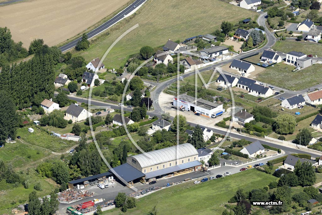 Photo arienne de La Croix-en-Touraine (Ouest)