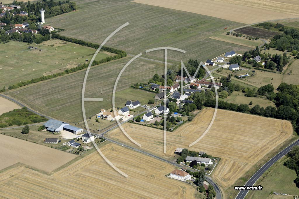 Photo arienne de La Croix-en-Touraine (Ouest)