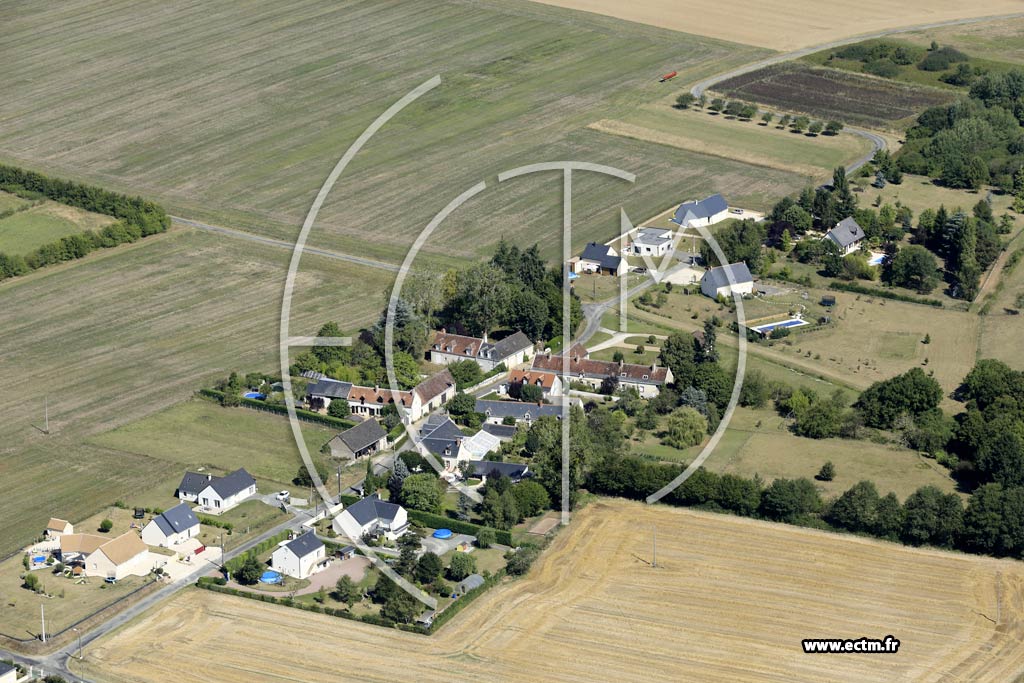 Photo arienne de La Croix-en-Touraine (Ouest)