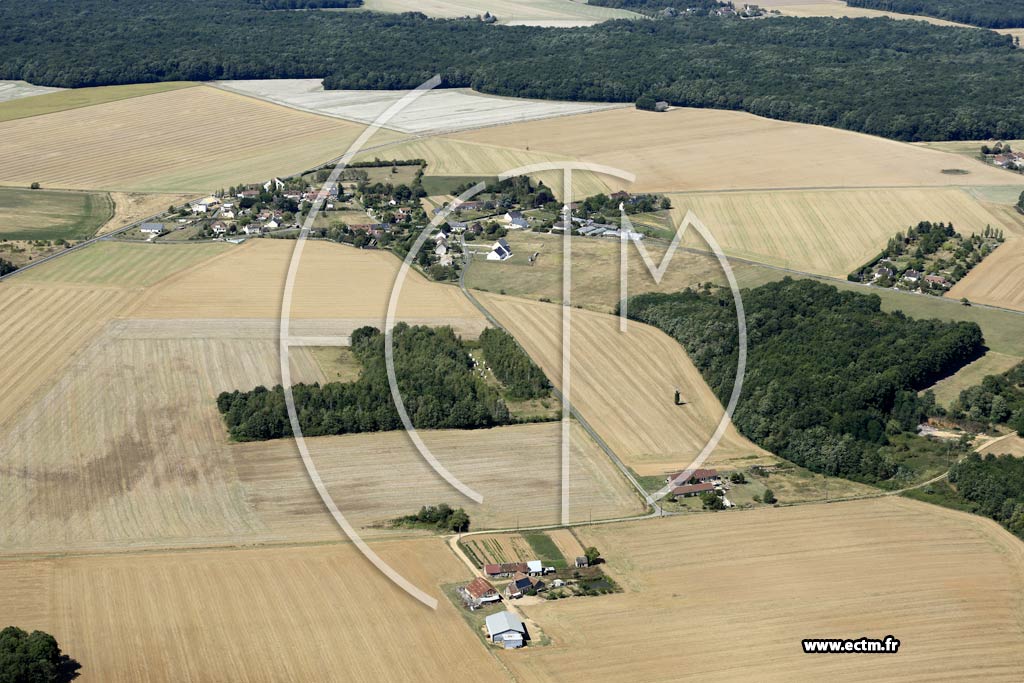 Photo arienne de Montreuil-en-Touraine (Pierre Bise)