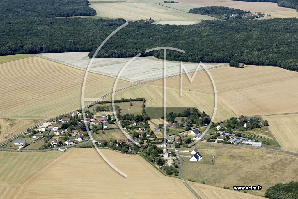 Photo arienne de Montreuil-en-Touraine (Pierre Bise)