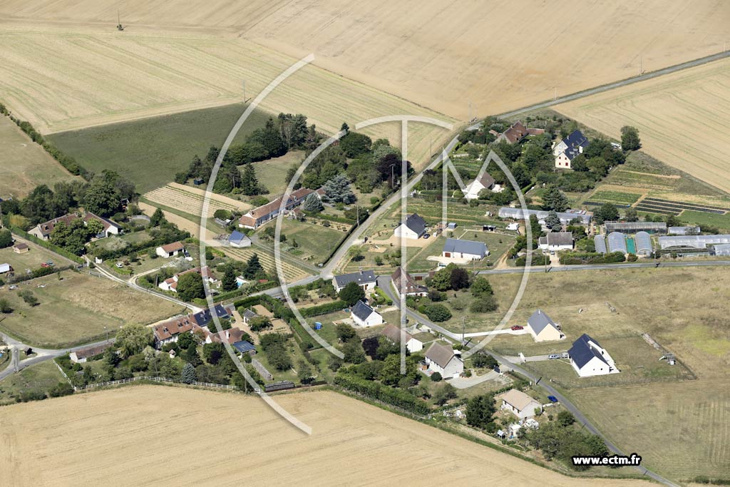 Photo arienne de Montreuil-en-Touraine (Pierre Bise)