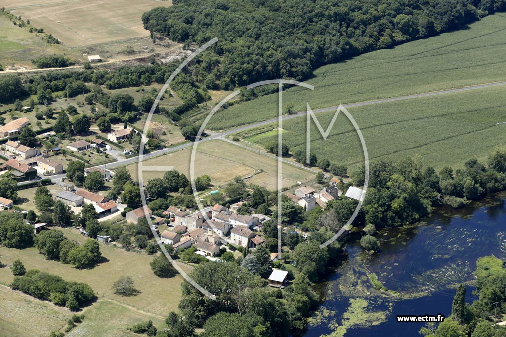 Photo arienne de Valdivienne (la Vergne)