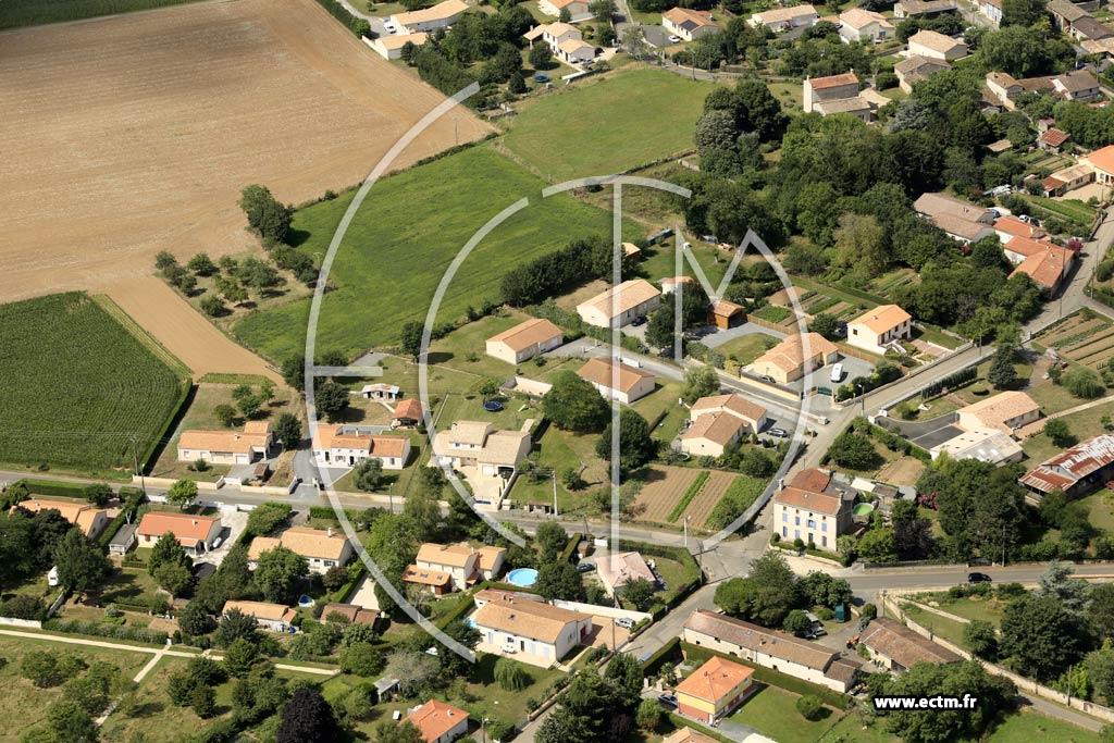 Photo arienne de Azay-le-Brl