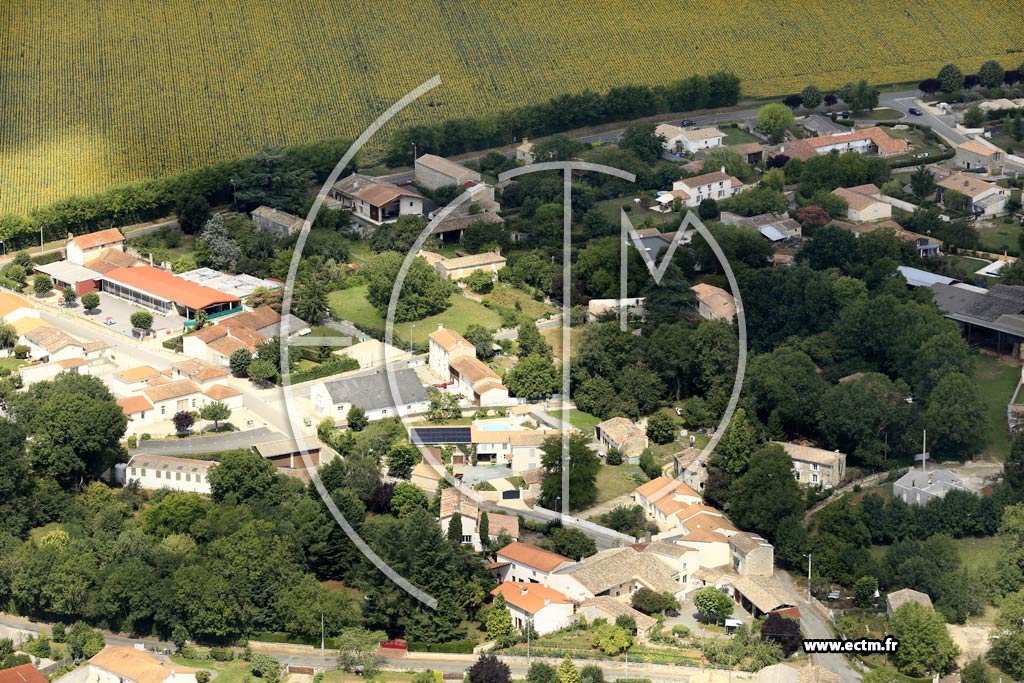 Photo arienne de Franois (le Breuil)