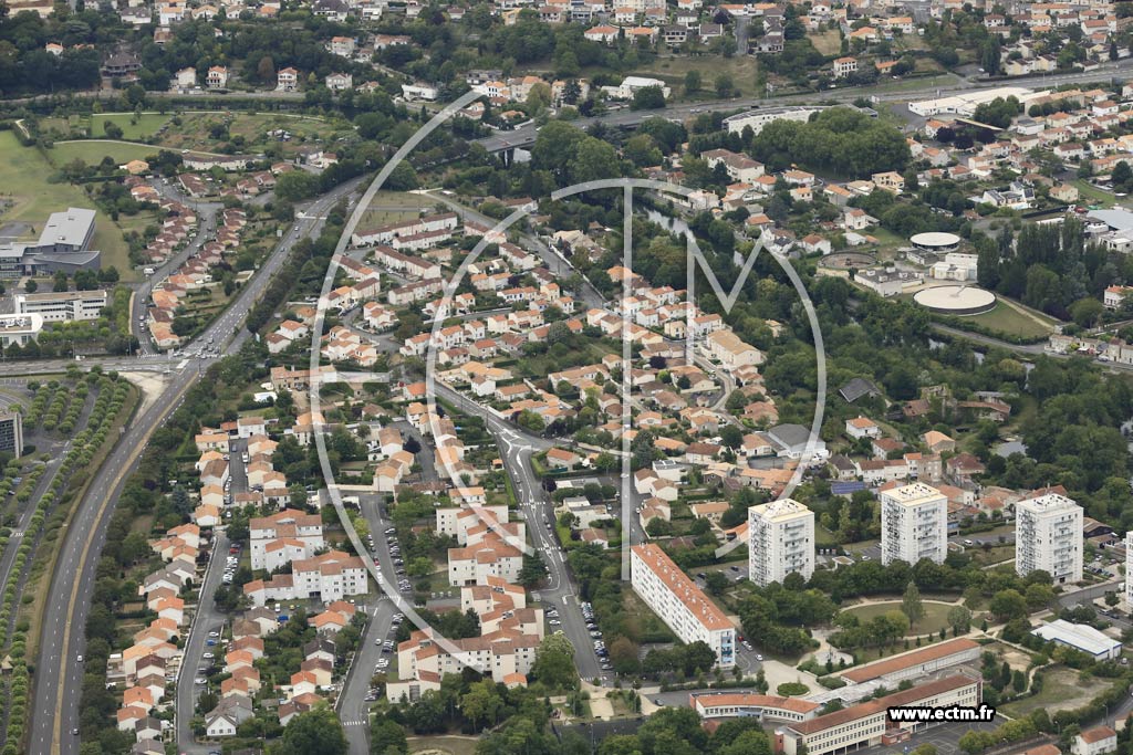 Photo arienne de Niort (Ouest - la Tour Chabot Gavacherie)