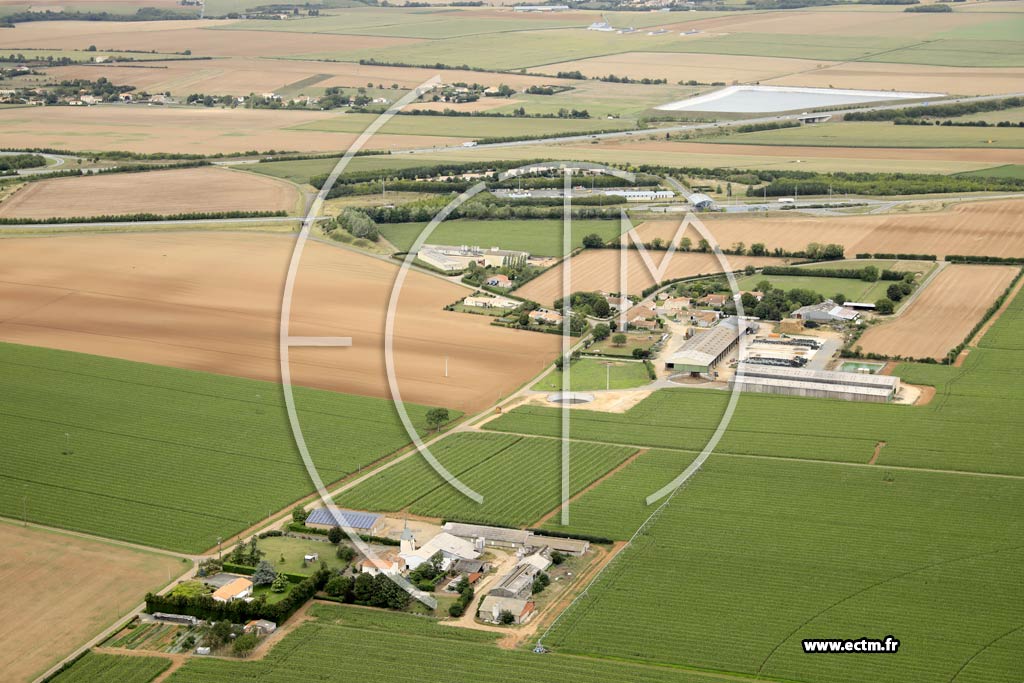Photo arienne de Oulmes (le Moulin de Pacouinay)